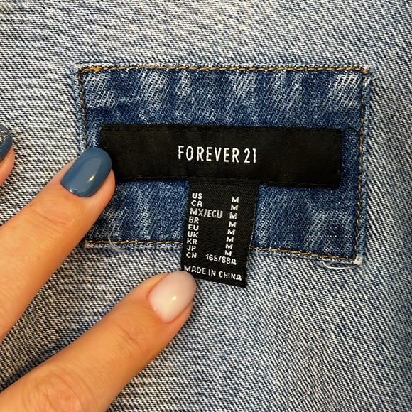 Forever 21 Torn denim Jean jacket light wash - Picture 3 of 6